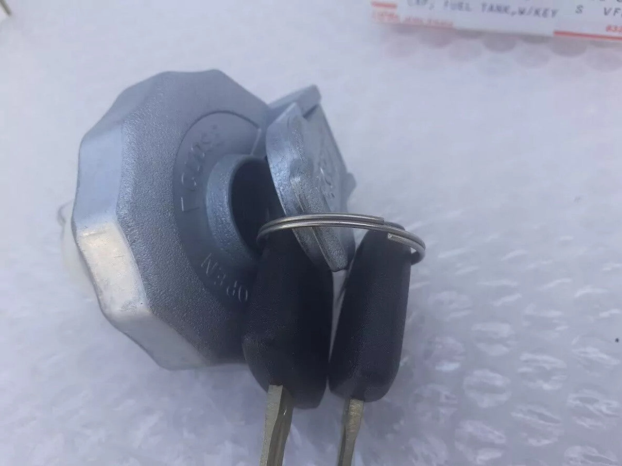 Fuel Tank Cap with Keys fits Isuzu Dmax D-Max Rodeo Denver 8980605540 Genuine View Right