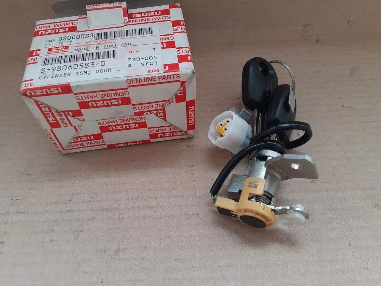 Door Lock with Keys Front Right RHD fits Isuzu Dmax Rodeo Denver 8980605830 View Rear