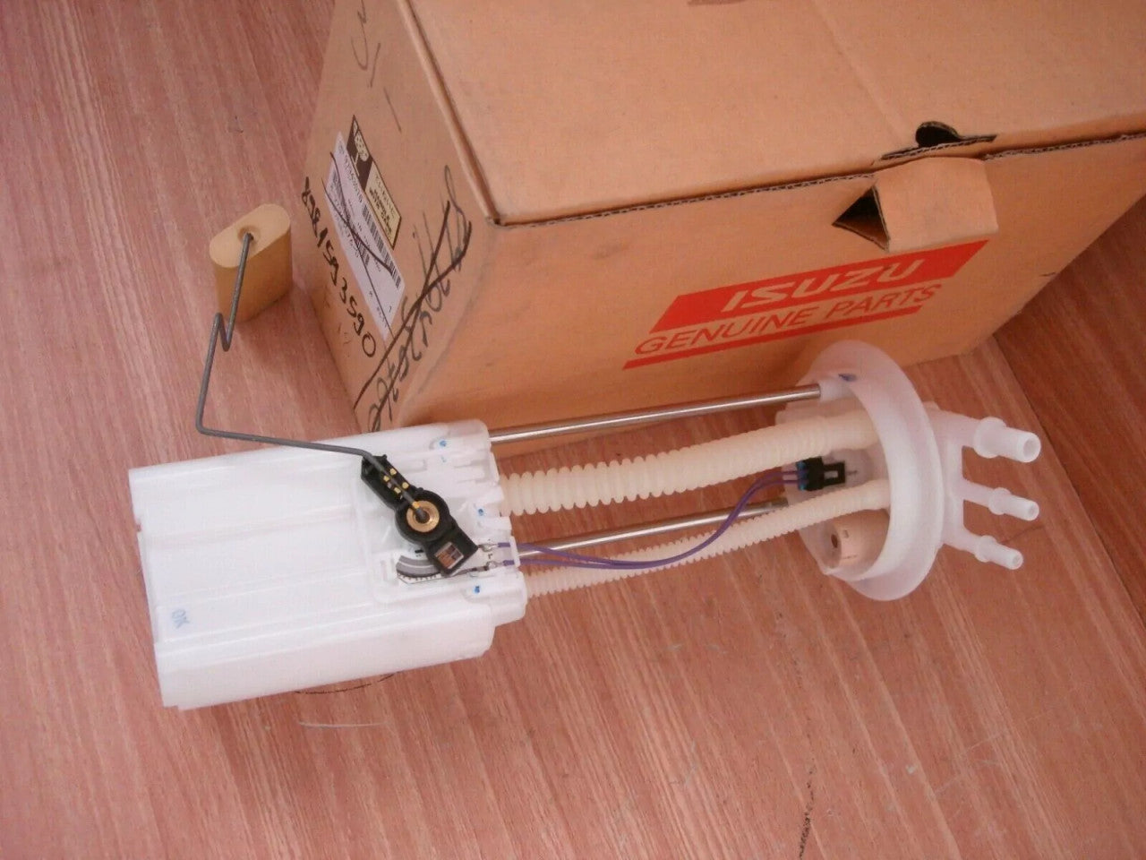Fuel Sending Unit fits Isuzu Dmax D-Max 8DH TFS54 TFS77 8981593590 Genuine View Rear