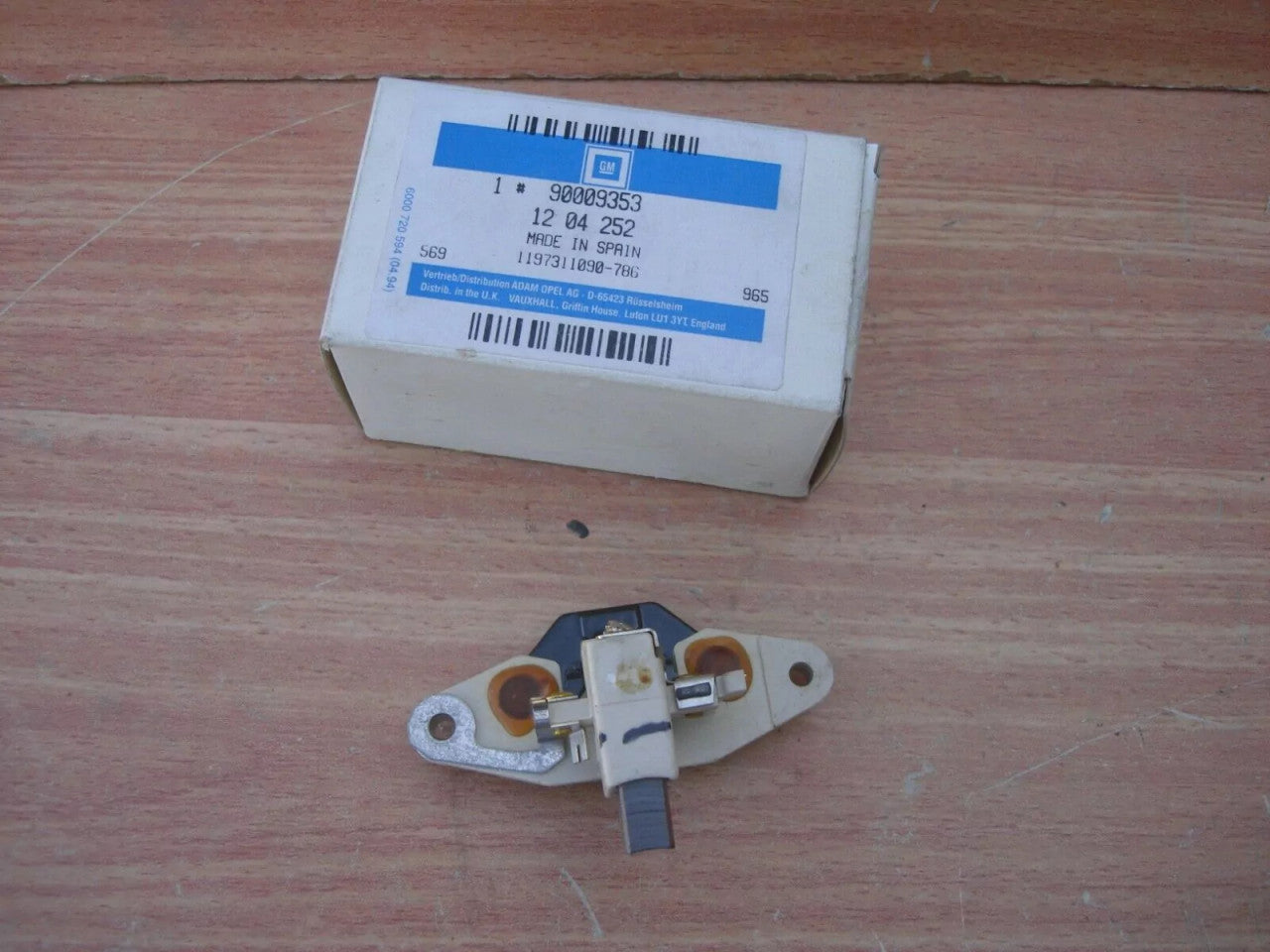 Voltage Regulator fits Opel Omega A Senator B Vauxhall Carlton Genuine 90009353 View Rear