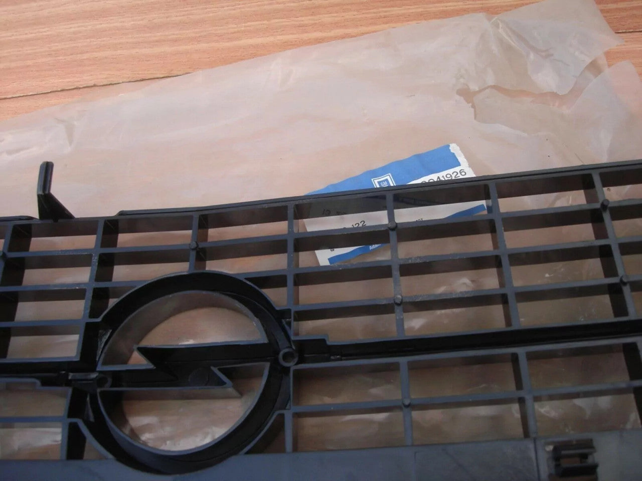 Grille Front fits Opel Kadett D 90041926 Genuine View Left