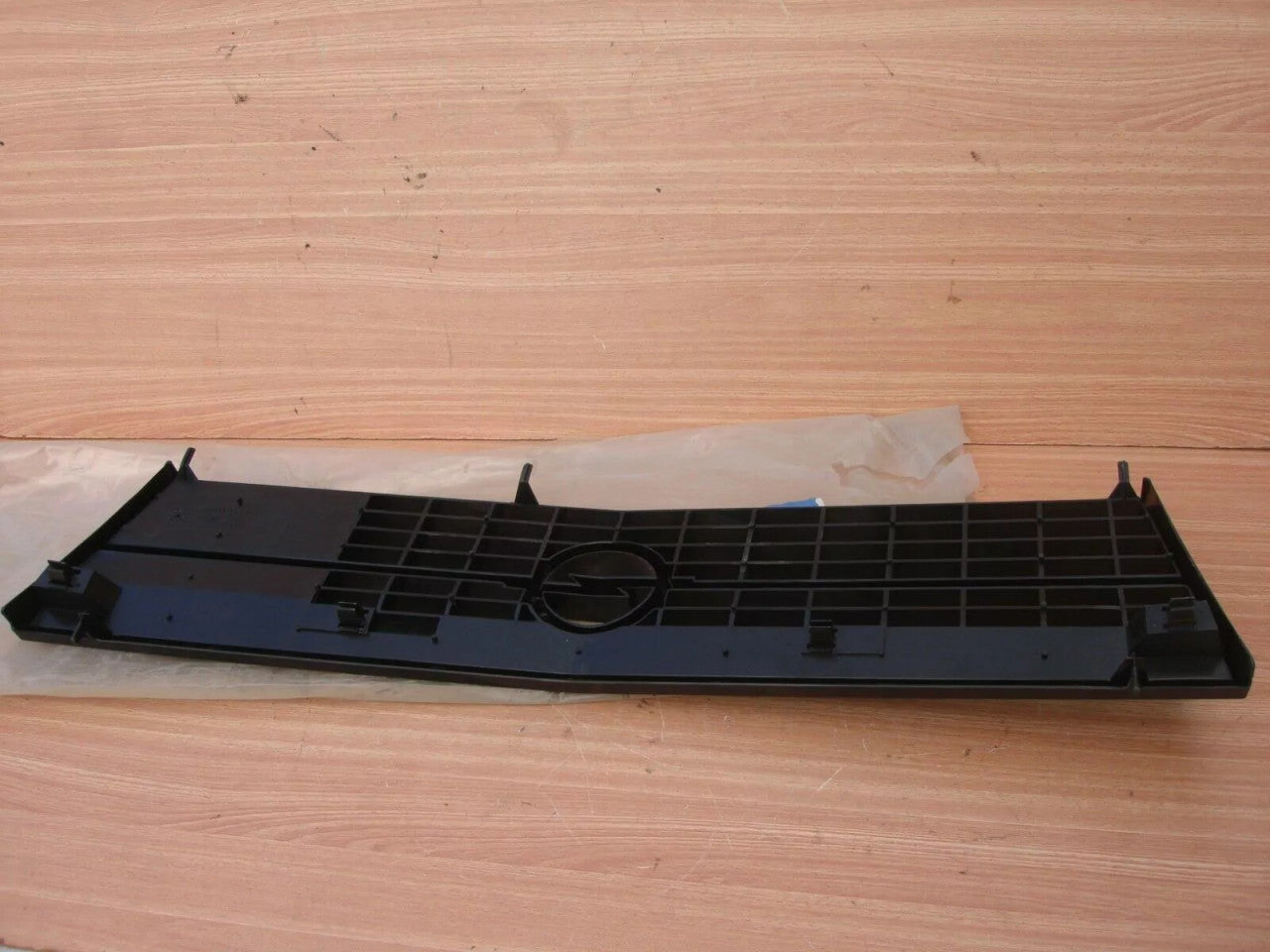 Grille Front fits Opel Kadett D 90041926 Genuine View Lower