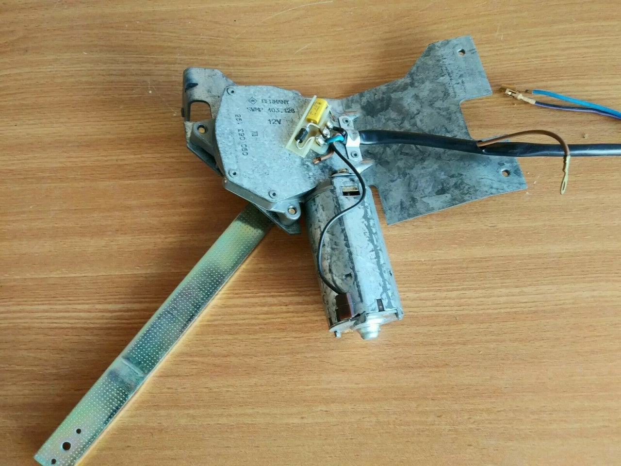 Windshield Wiper Motor Rear Window fits Opel Kadett D 90069651 Genuine View Rear