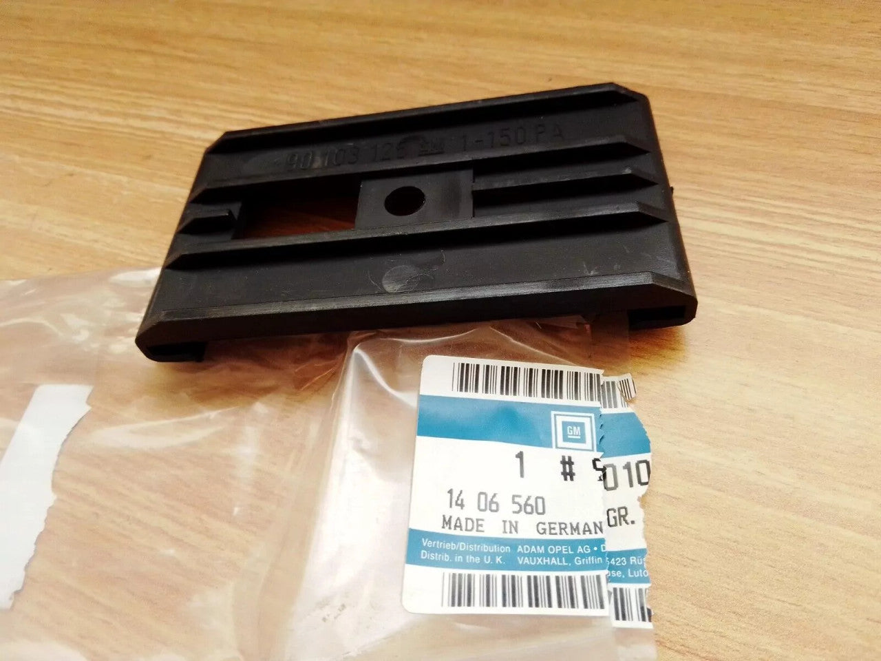 Panel to Bumper Slider fits Opel Vauxhall Ascona C 90103123 Genuine View Front