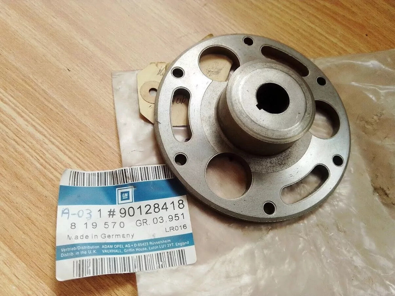 Fuel Pump Gear Hub fits Opel Vauxhall 1.6 1.7 Diesel 90128418 Genuine View Front