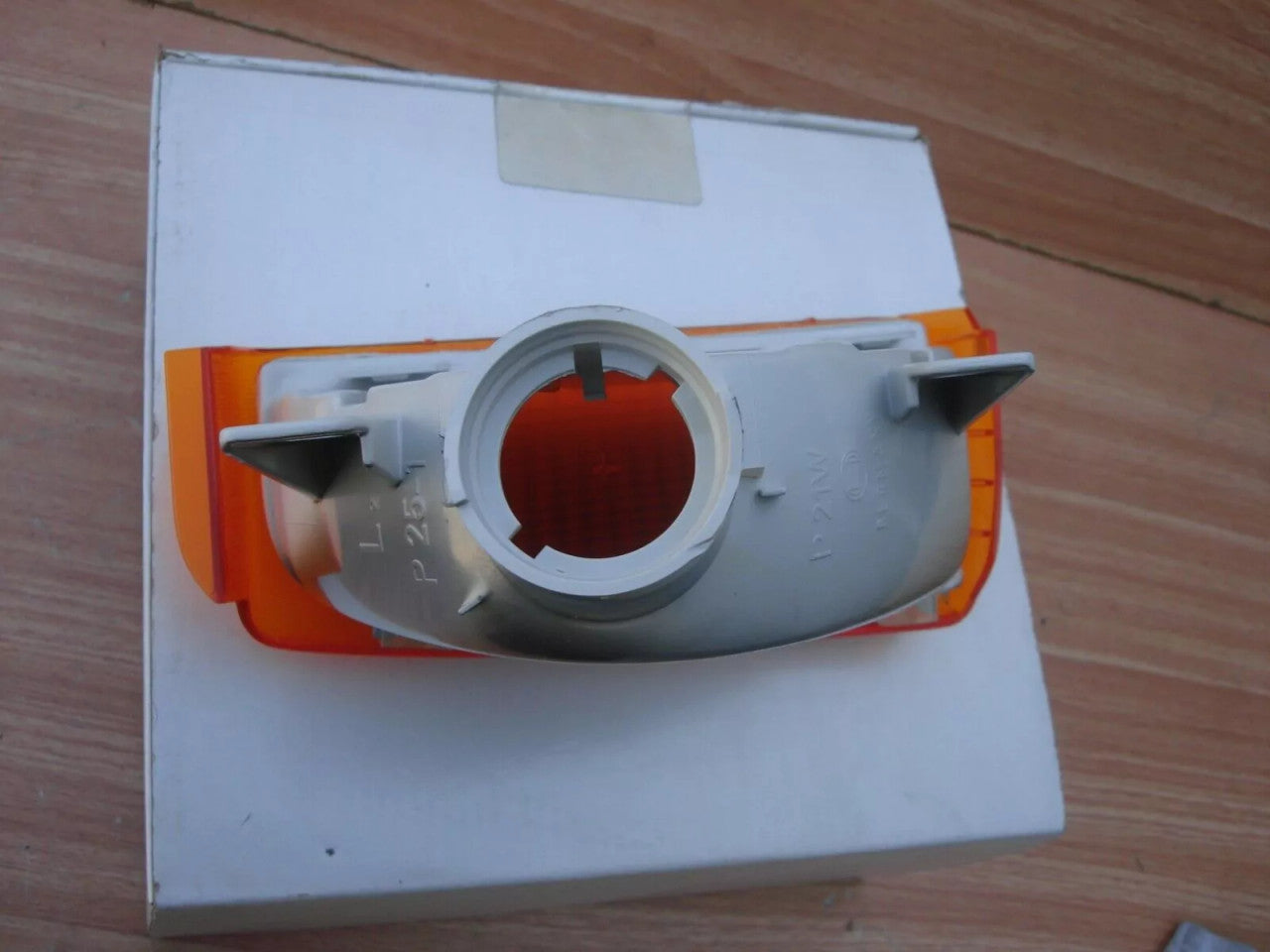 Indicator Turn Signal Front Left fits Opel Ascona C Vauxhall Cavalier Genuine 90141431 View Right