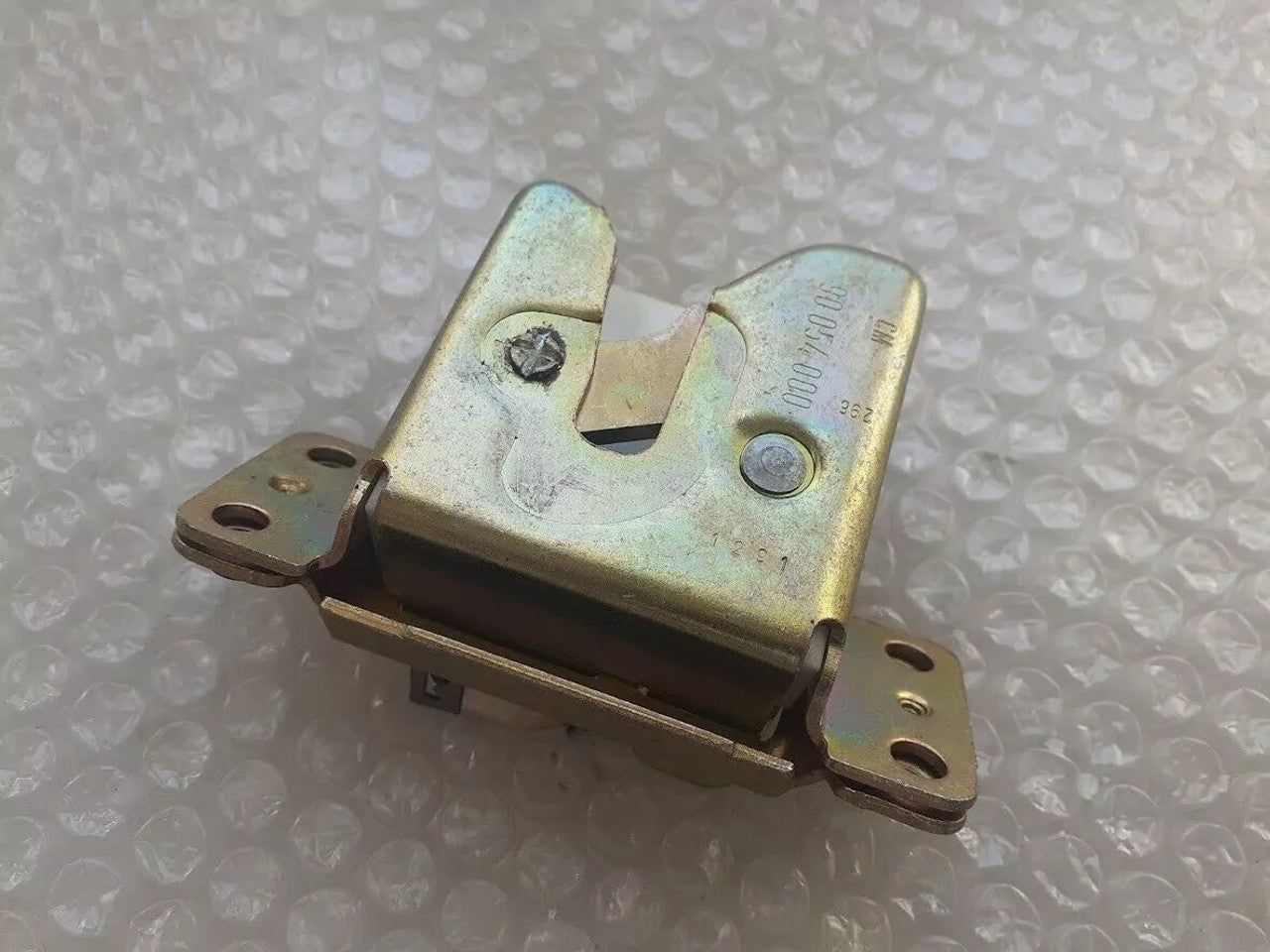 Tailgate Lock fits Opel Kadett D 90159222 Genuine View Front