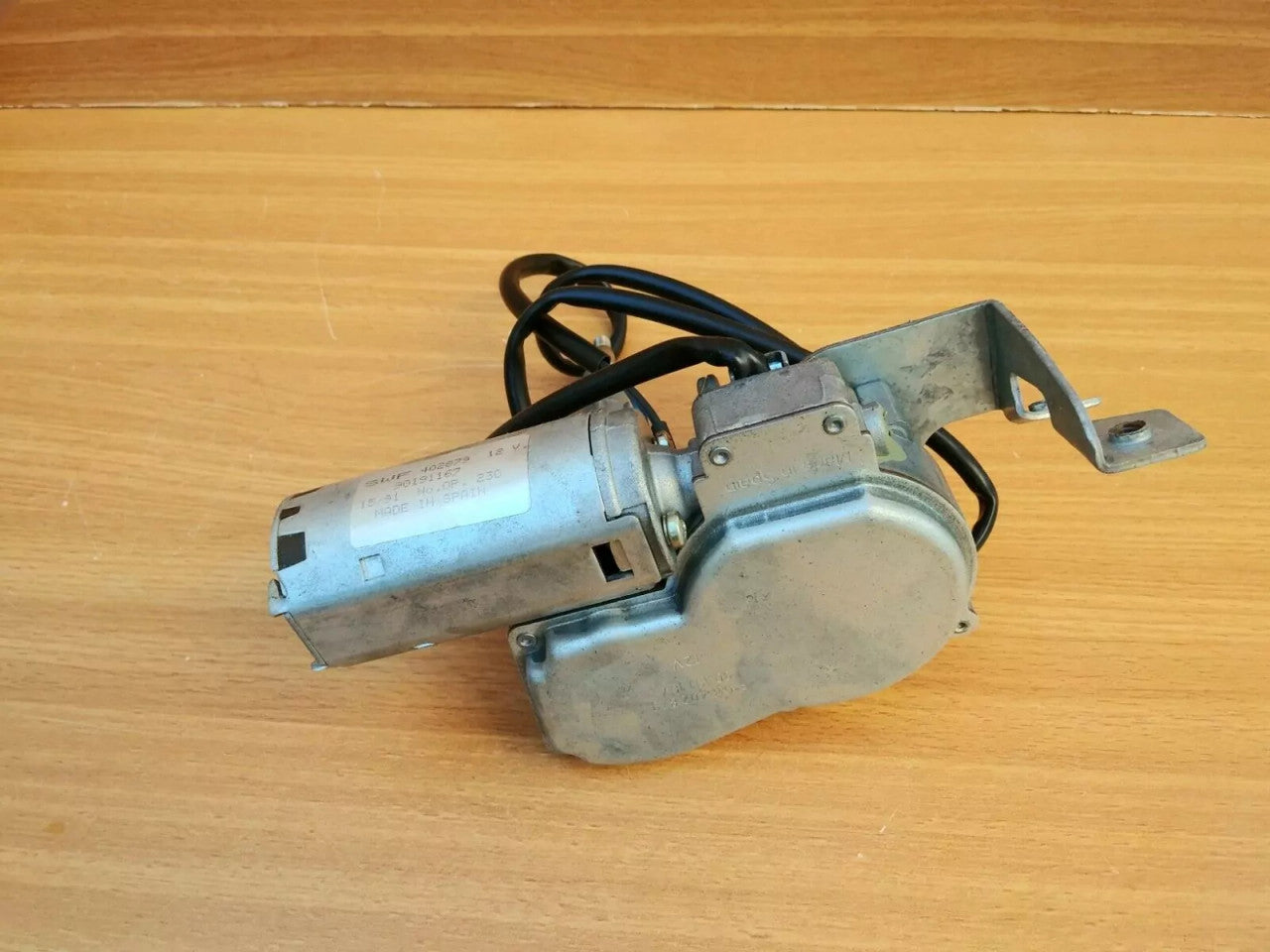 Wiper Motor Rear RHD fits Opel Kadett E Vauxhall Astra 90191167 Genuine View Rear