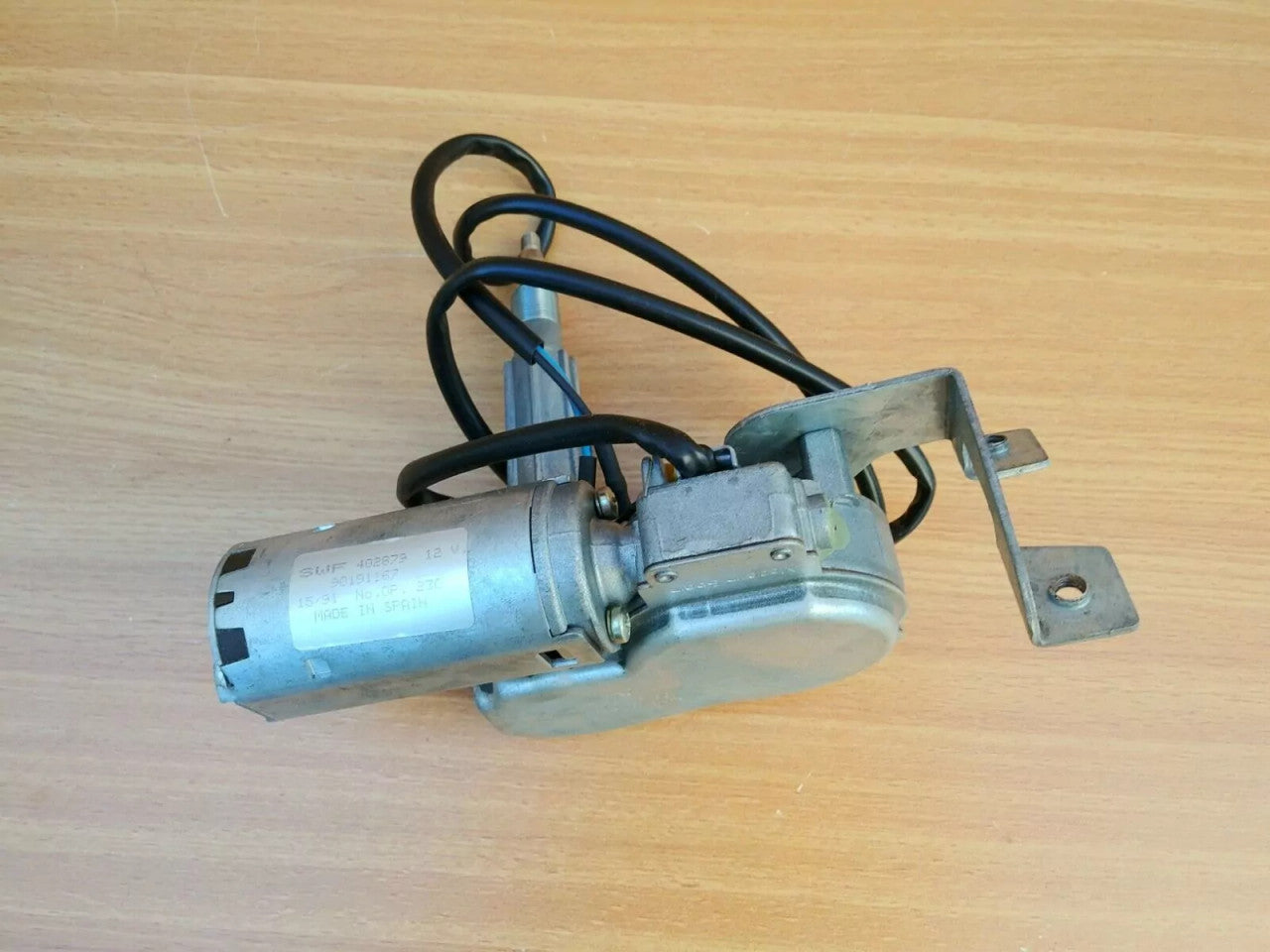 Wiper Motor Rear RHD fits Opel Kadett E Vauxhall Astra 90191167 Genuine View Right