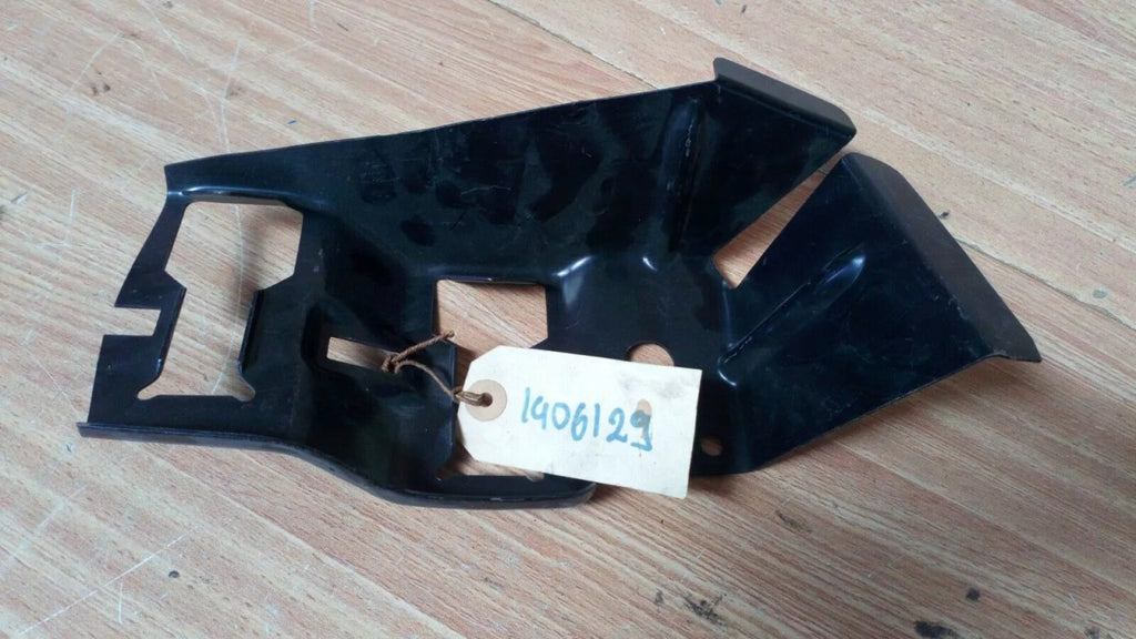 Bracket Front Panel Right fits Opel Calibra Vectra A Vauxhall Cavalier 90228838 View Rear
