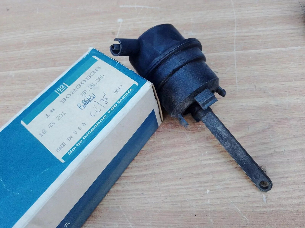 Heater Box Vacuum fits Opel Omega A Senator B Vauxhall Carlton 90230938 View Front
