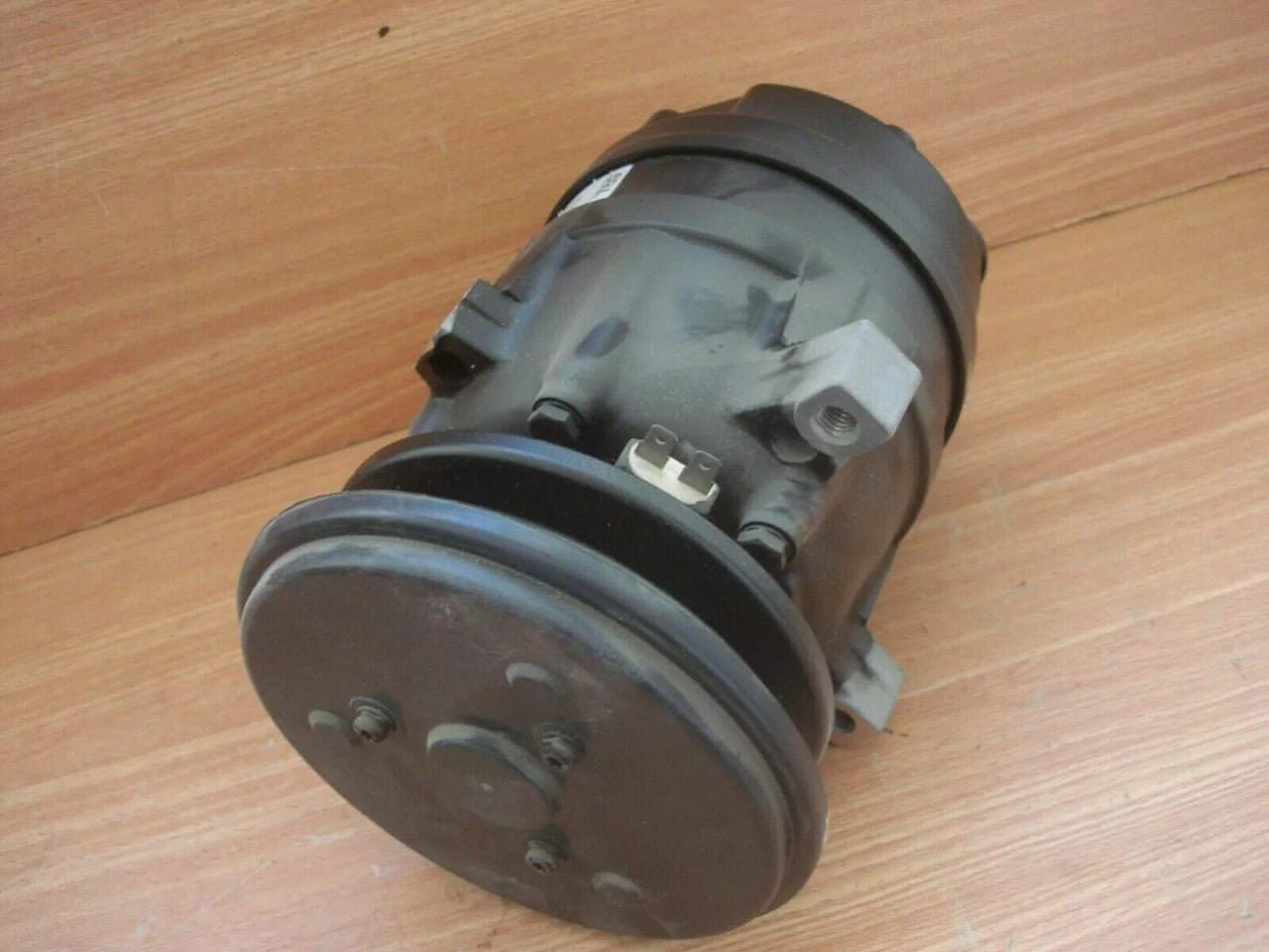 Air Condition Compressor fits Opel Senator B Omega A Vauxhall Carlton Genuine 90233023 View Rear