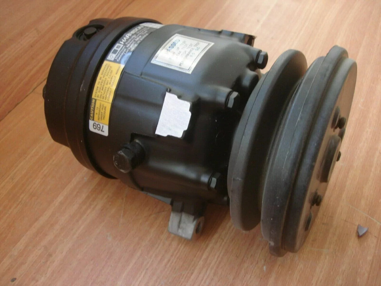 Air Condition Compressor fits Opel Senator B Omega A Vauxhall Carlton Genuine 90233023 View Upper