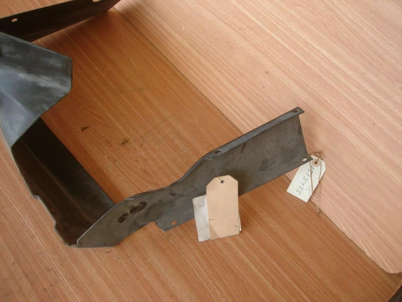 Air Guide fits Opel Omega A Vauxhall Carlton 90246581 Genuine View Right