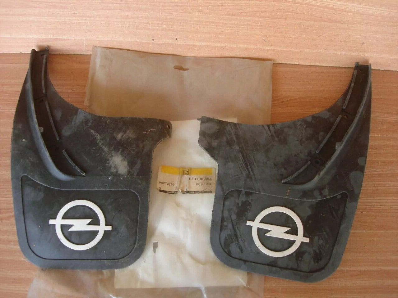 Mud Flaps Rear Set fits Opel Omega A Estate 66 67 90273223 Genuine View Front