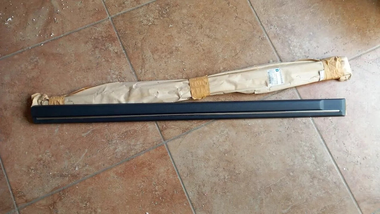 Moulding Front Right Door fits Opel Omega A Vauxhall Carlton 90290456 Genuine View Front