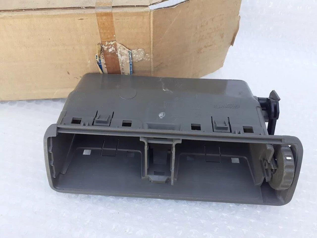 Air Vent Housing Centre RHD fits Opel Vectra A Vauxhall Cavalier 90318639 View Close Up Front