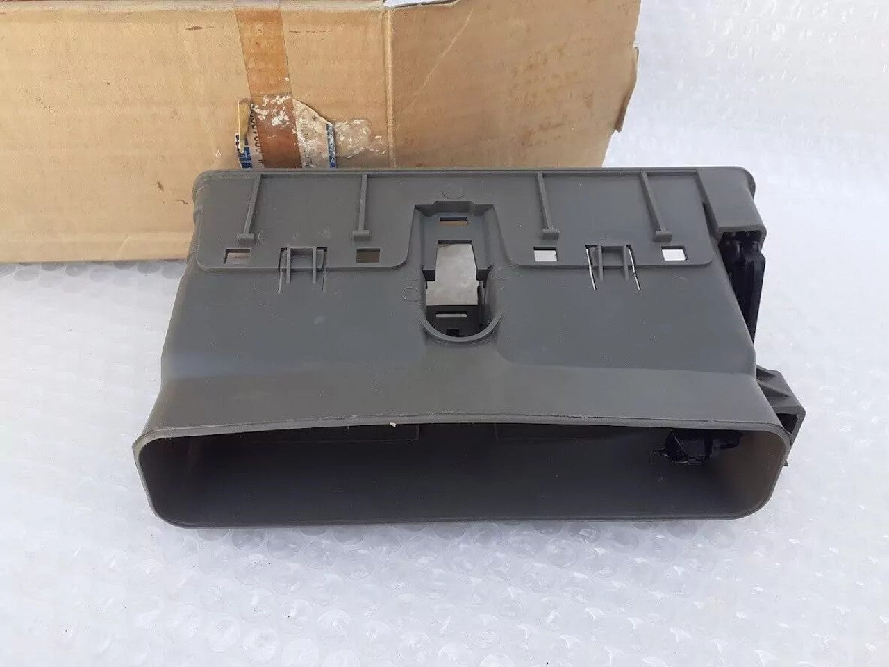 Air Vent Housing Centre RHD fits Opel Vectra A Vauxhall Cavalier 90318639 View Close Up Right