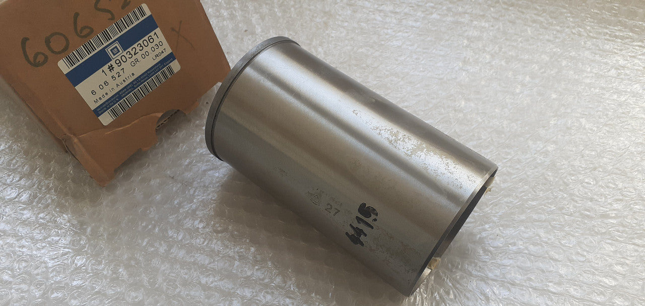 4x Liner Cylinder Sleeves STD fits Opel Kadett E Vauxhall Cavalier 17D 17DR 4EE1 90323061 View Left