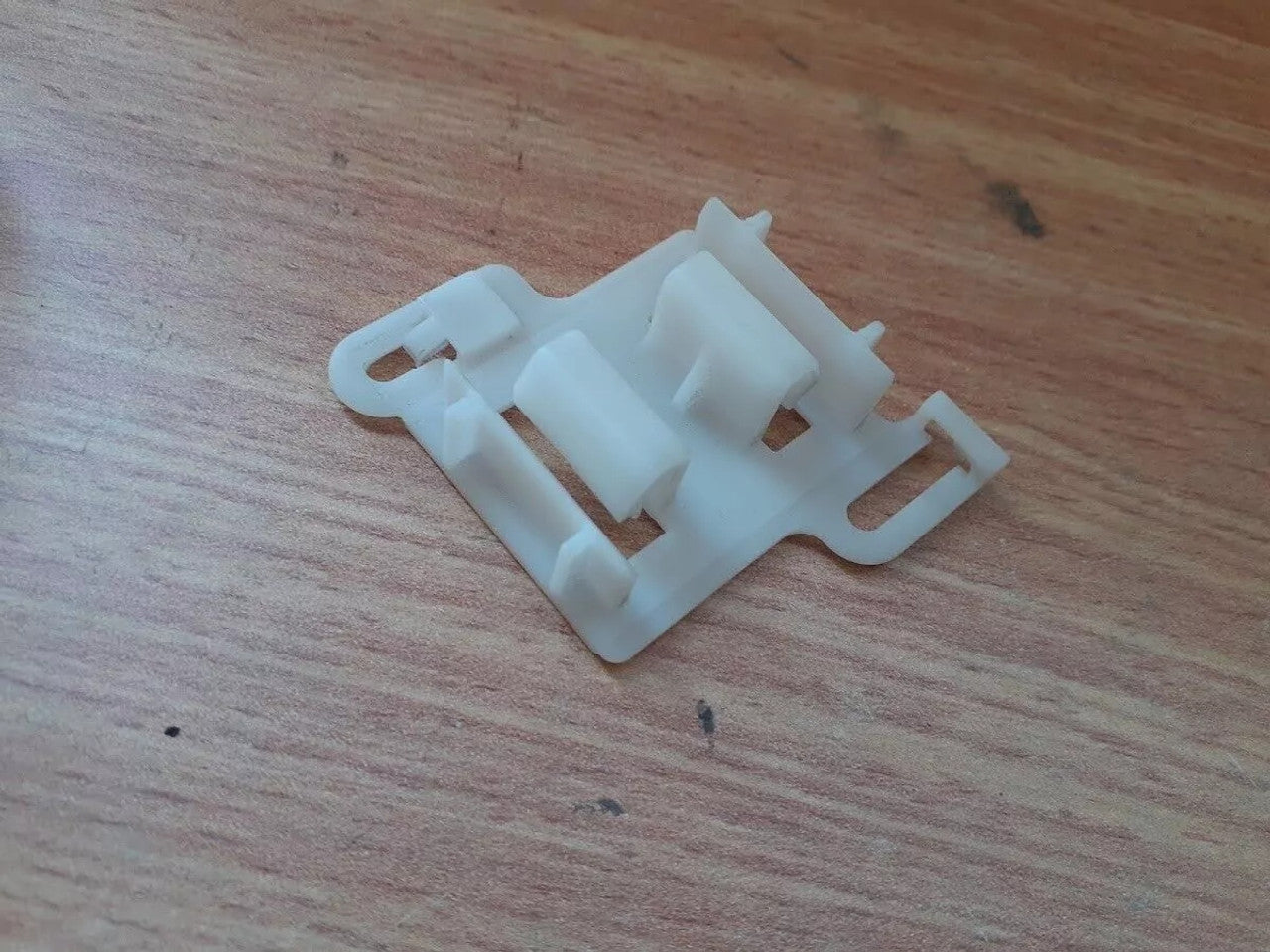 4x Door Sill Clamp fits Opel Omega B Vectra A Vauxhall Cavalier 90347304 Genuine View Front