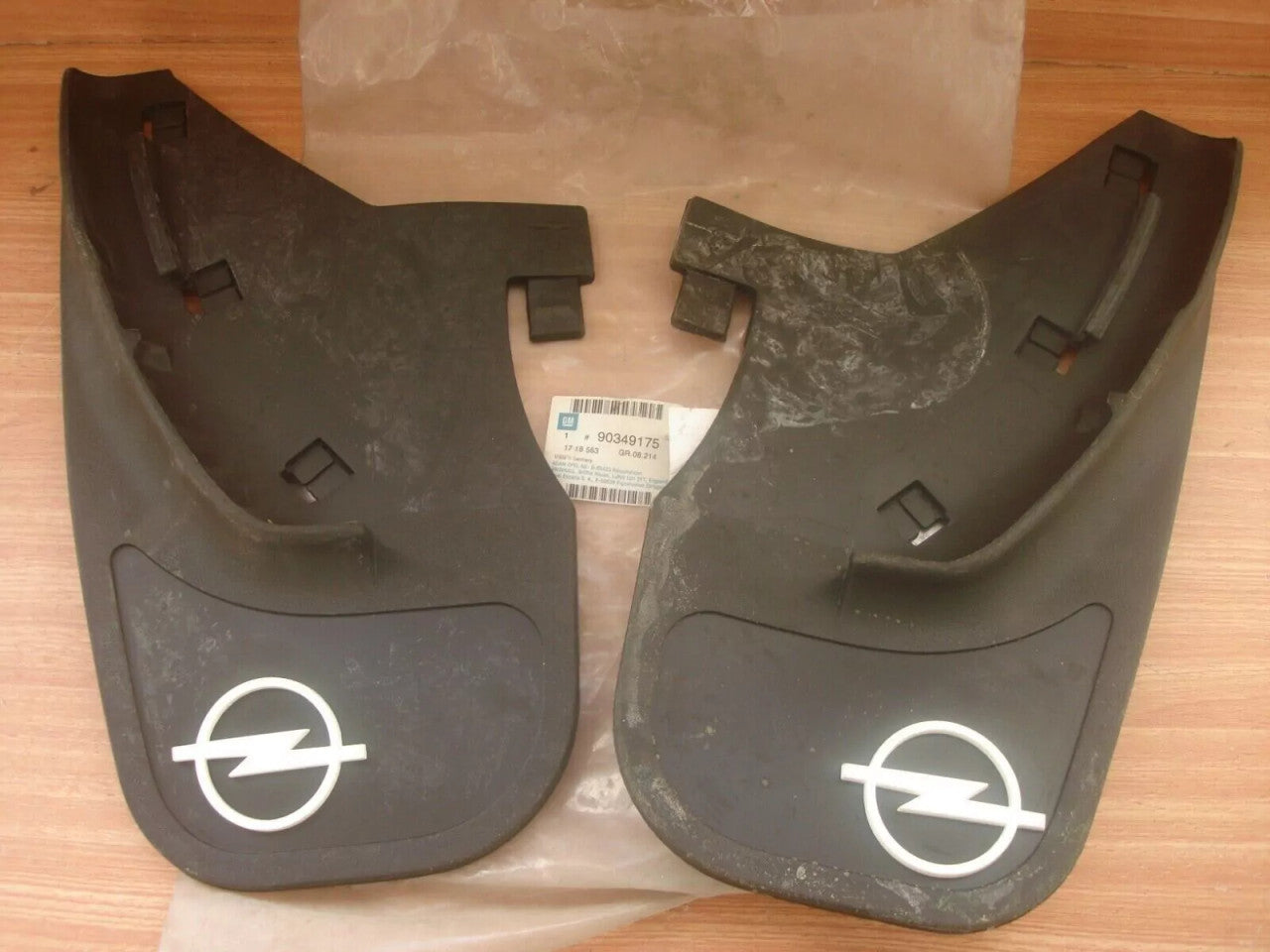 Mud Flaps Rear Set fits Opel Vectra A Hatchback 90349175 Genuine View Rear