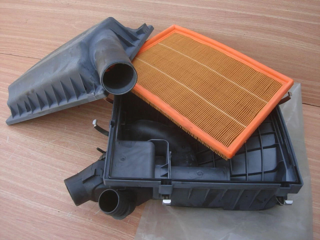 Air Filter Box fits Opel Vauxhall Astra F 90351520 Genuine View Front