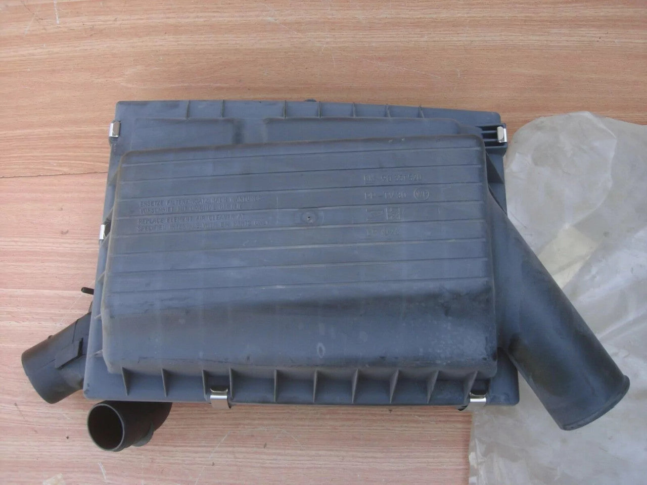 Air Filter Box fits Opel Vauxhall Astra F 90351520 Genuine View Left