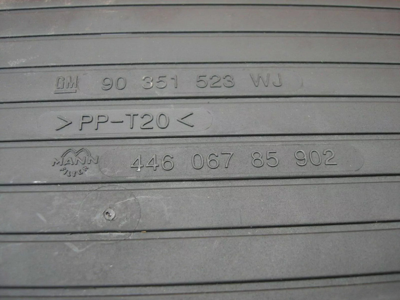 Air Filter Box fits Opel Vauxhall Astra F 1.7 Diesel Genuine 90351523 View Lower