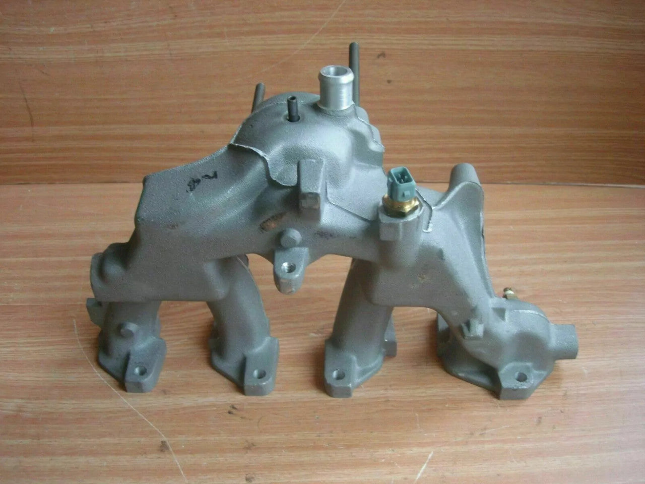 Intake Manifold fits Opel Vauxhall Corsa A B Vauxhall Nova 12NZ C12NZ 90354831 View Rear