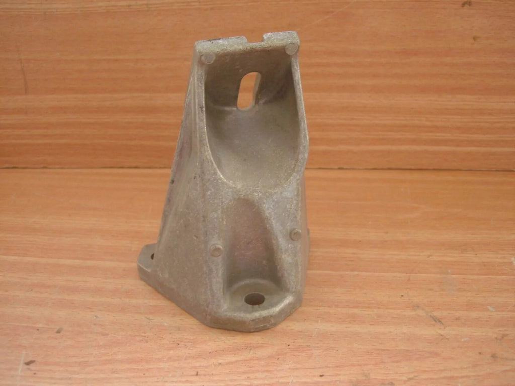 Engine Mount Bracket Right fits Opel Omega A Vauxhall Carlton 90372996 Genuine View Front