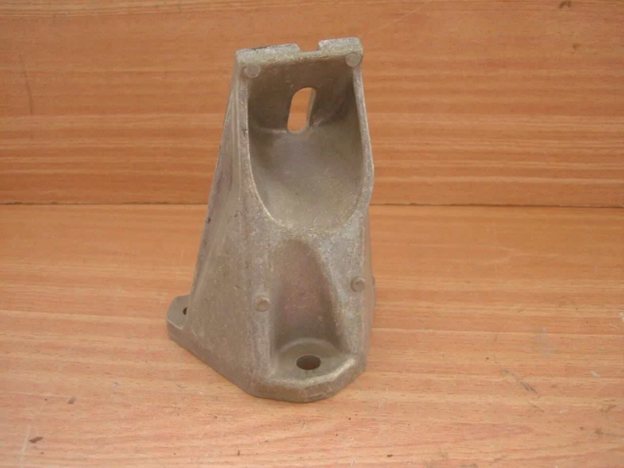 Engine Mount Bracket Right fits Opel Omega A Vauxhall Carlton 90372996 Genuine View Front