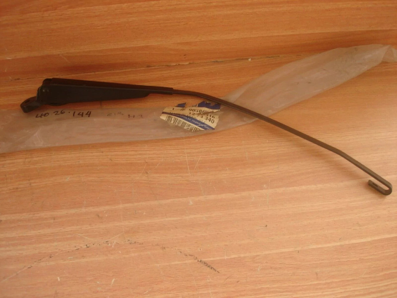 Wiper Arm Rear fits Opel Vauxhall Corsa B Van Hatchback 90386316 Genuine View Front