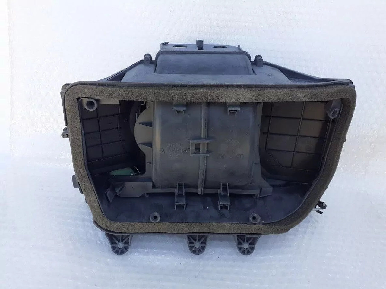Heater Motor Housing fits Opel Vauxhall Corsa B 90386778 Genuine View Front