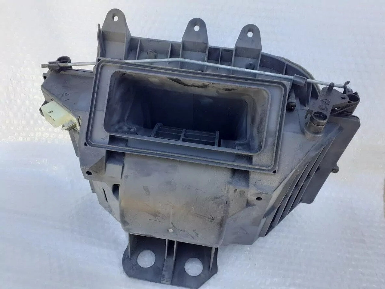 Heater Motor Housing fits Opel Vauxhall Corsa B 90386778 Genuine View Left