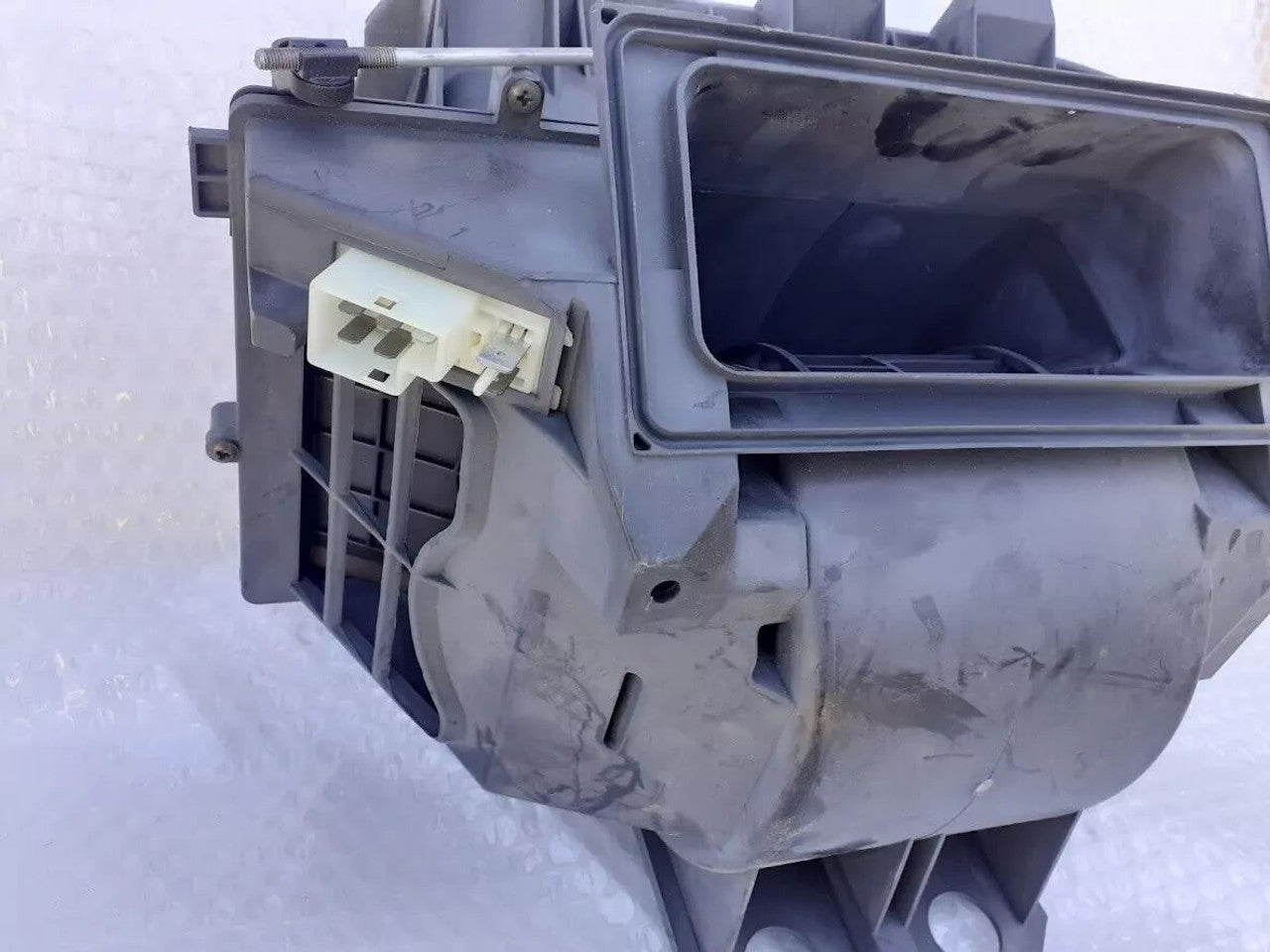Heater Motor Housing fits Opel Vauxhall Corsa B 90386778 Genuine View Upper