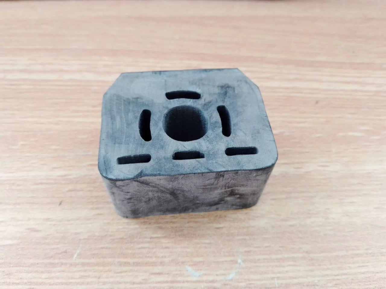 2x Rubber Buffer Mount fits Opel Vauxhall Omega B 90411634 Genuine View Front