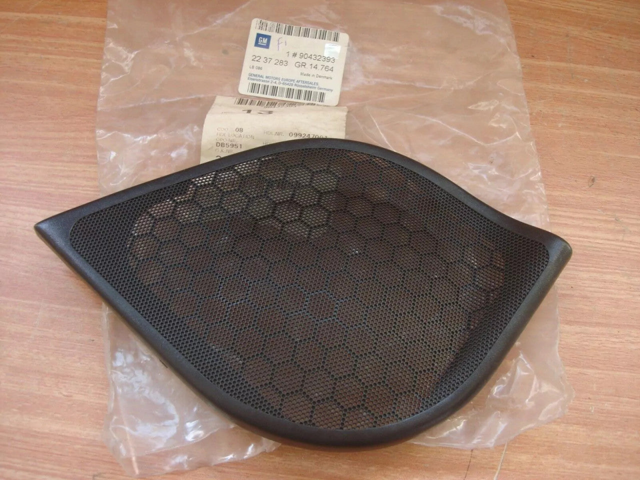 Speaker Panel Grill Cover Rear Door Left Black fits Opel Vauxhall Vectra B 90432393 View Front