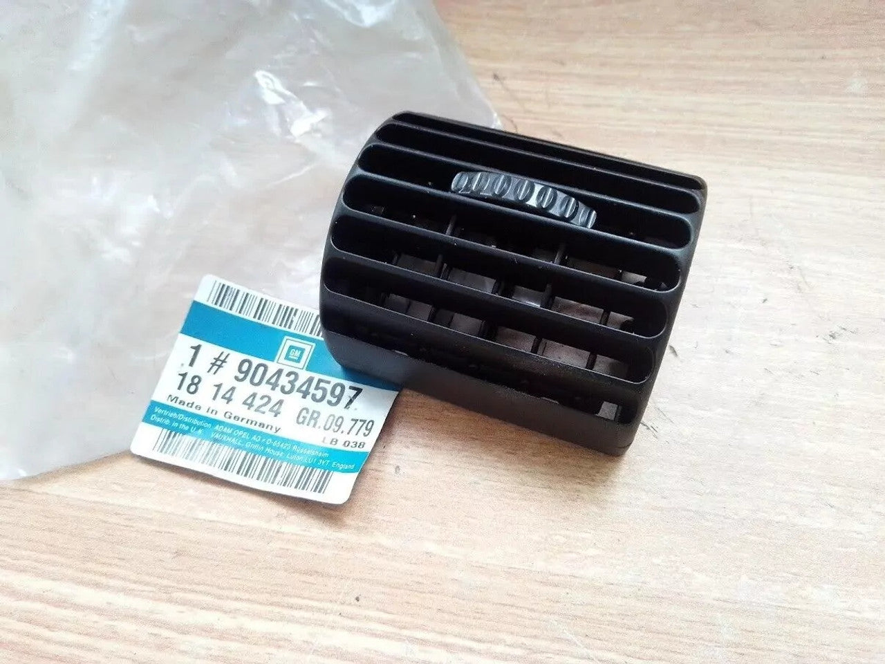 Air Vent Centre fits Opel Vauxhall Omega B 90434597 Genuine View Front