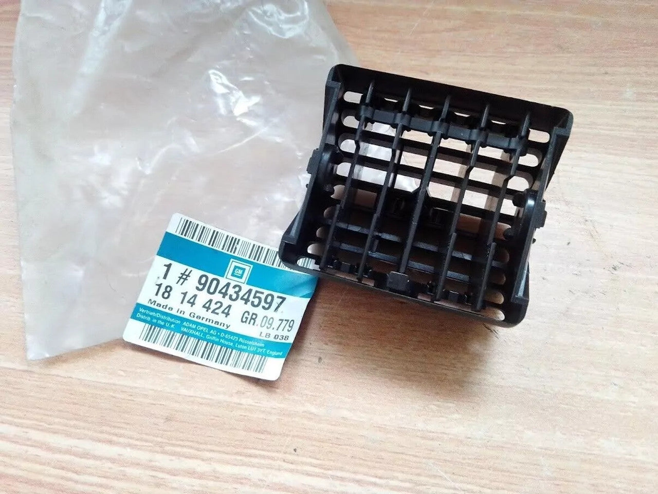 Air Vent Centre fits Opel Vauxhall Omega B 90434597 Genuine View Rear