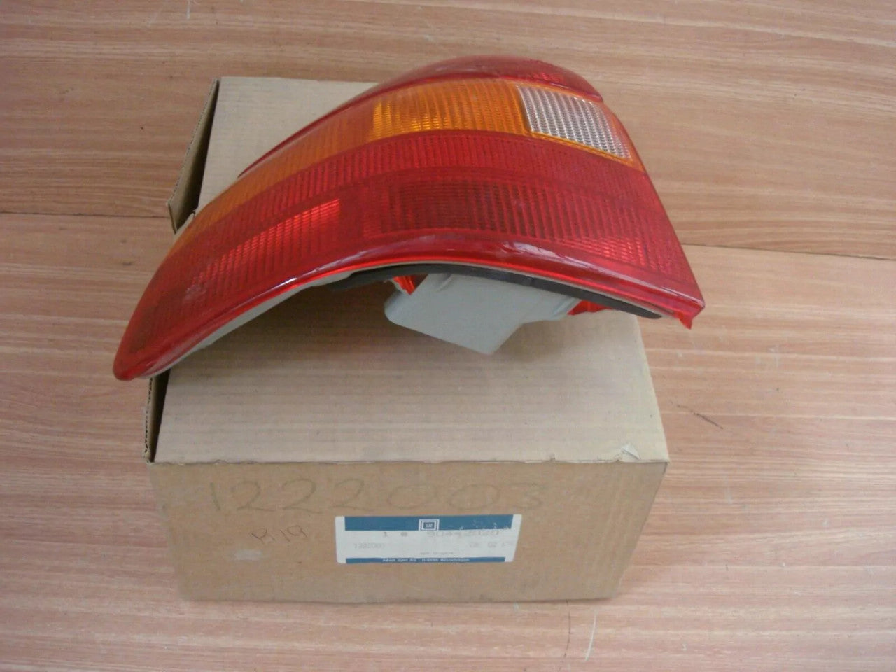 Tail Rear Light Left fits Opel Vauxhall Astra F 90442020 Genuine View Front