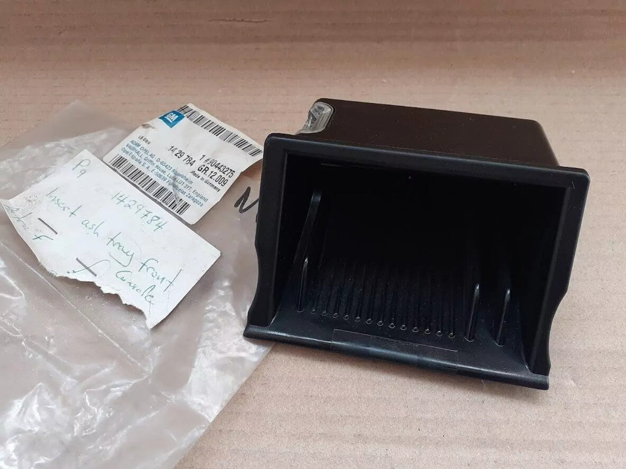 Center Console Ashtray Front RHD fits Opel Vauxhall Astra F 90443275 Genuine View Front