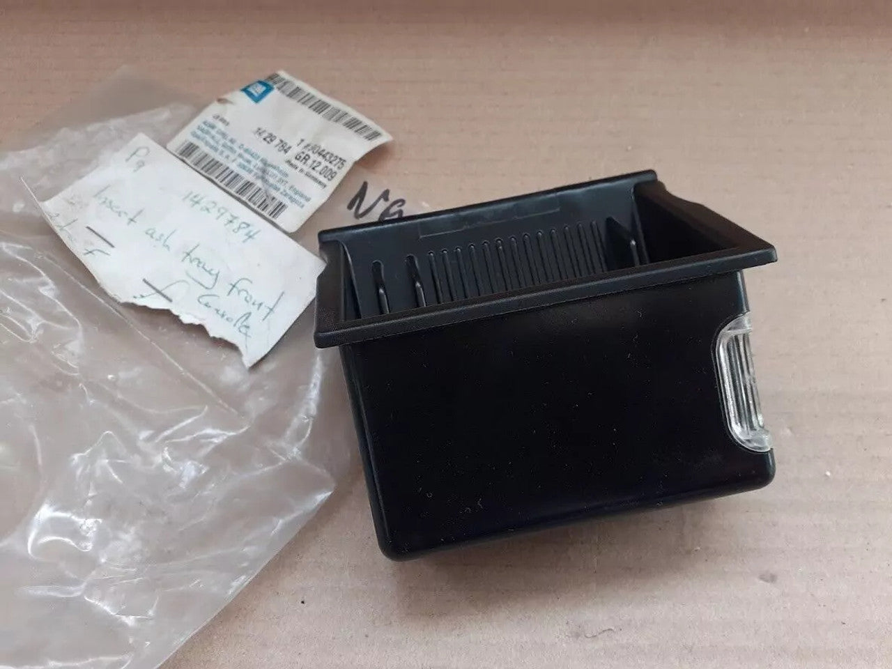 Center Console Ashtray Front RHD fits Opel Vauxhall Astra F 90443275 Genuine View Rear