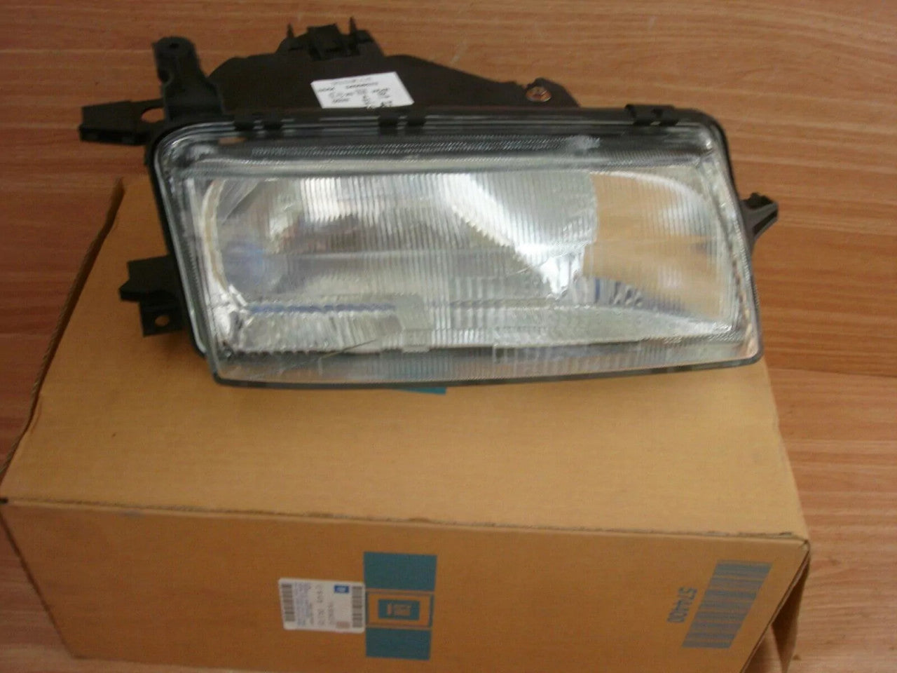 Headlight Right RHD fits Opel Vectra A Vauxhall Cavalier 90443741 Genuine View Front