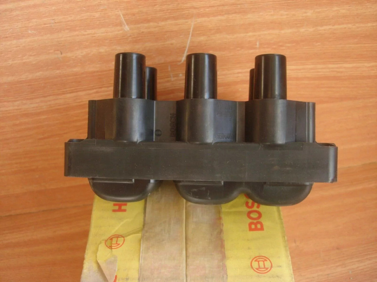 Ignition Coil fits Opel Vauxhall Omega B Calibra Vectra A X25XE C25XE X30XE 90444184 View Rear