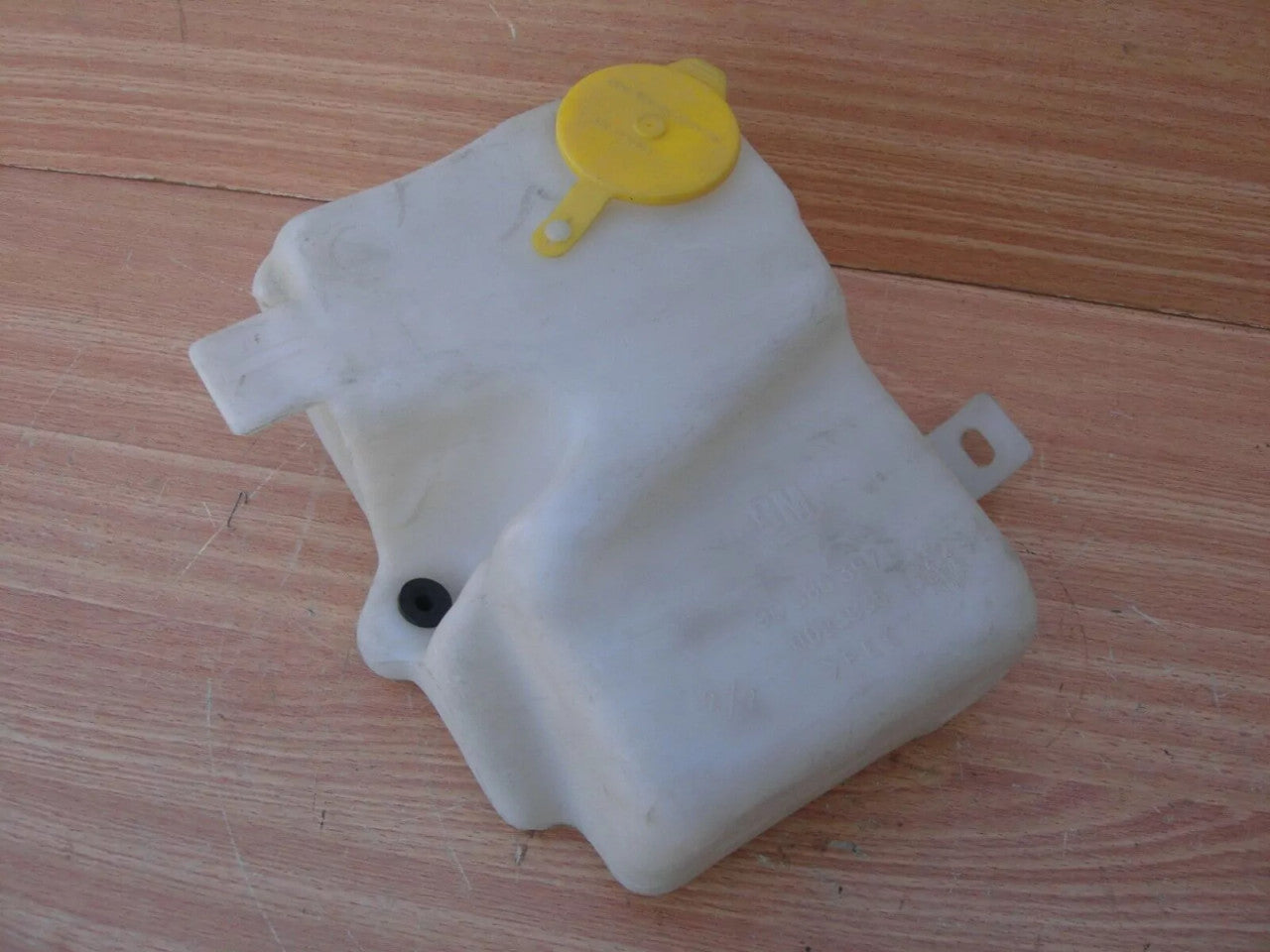 Windscreen Reservoir fits Opel Vauxhall Corsa B 90444209 Genuine View Front