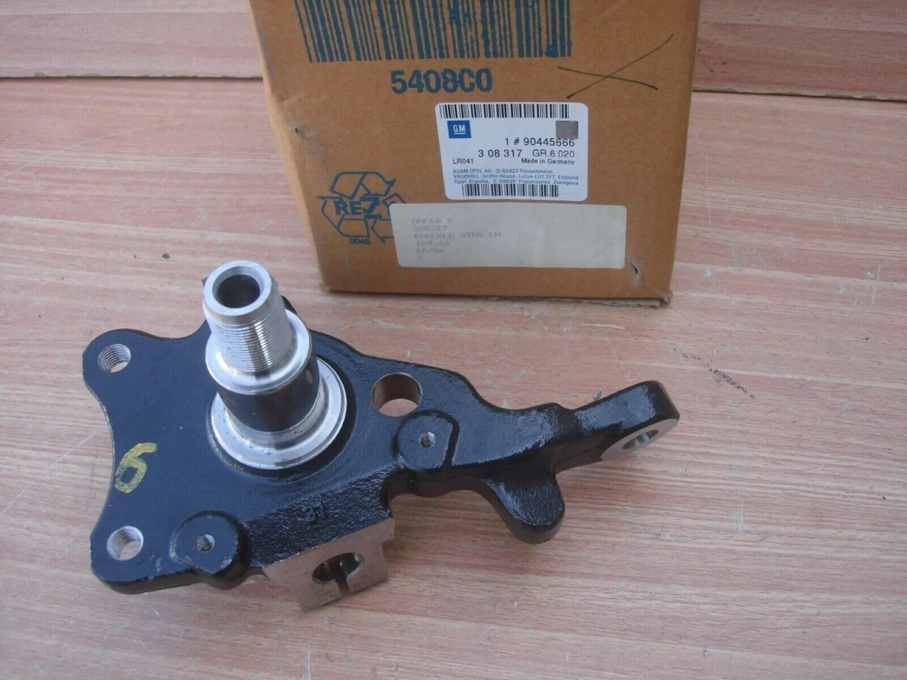 Steering Knuckle Left fits Opel Vauxhall Omega B 90445666 Genuine View Front