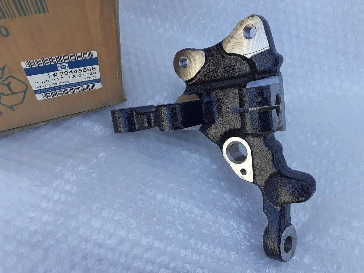 Steering Knuckle Left fits Opel Vauxhall Omega B 90445666 Genuine View Lower