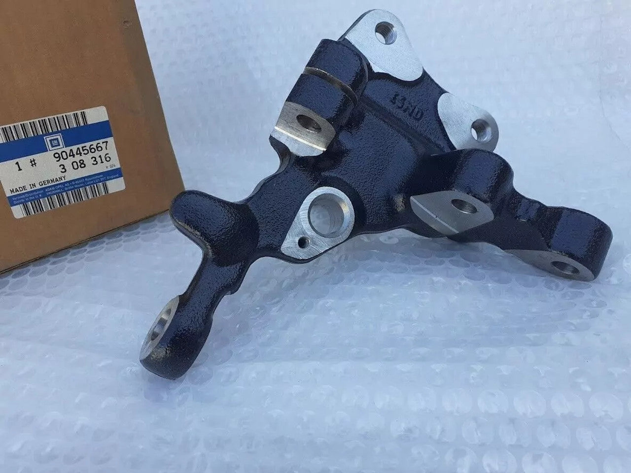 Steering Knuckle Right fits Opel Vauxhall Omega B 90445667 Genuine View Close Up Left