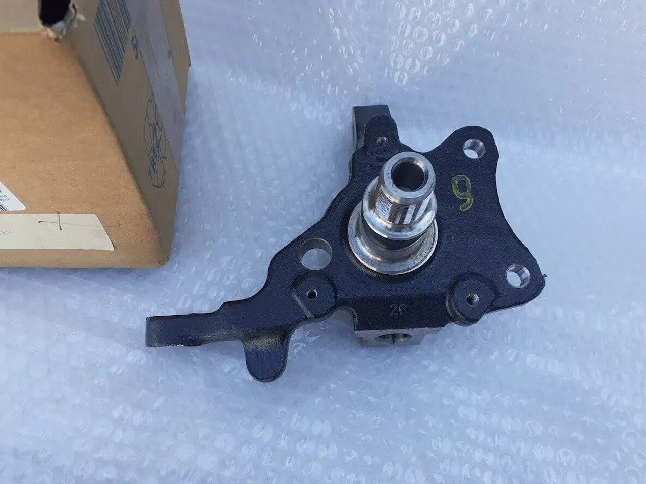 Steering Knuckle Right fits Opel Vauxhall Omega B 90445667 Genuine View Left