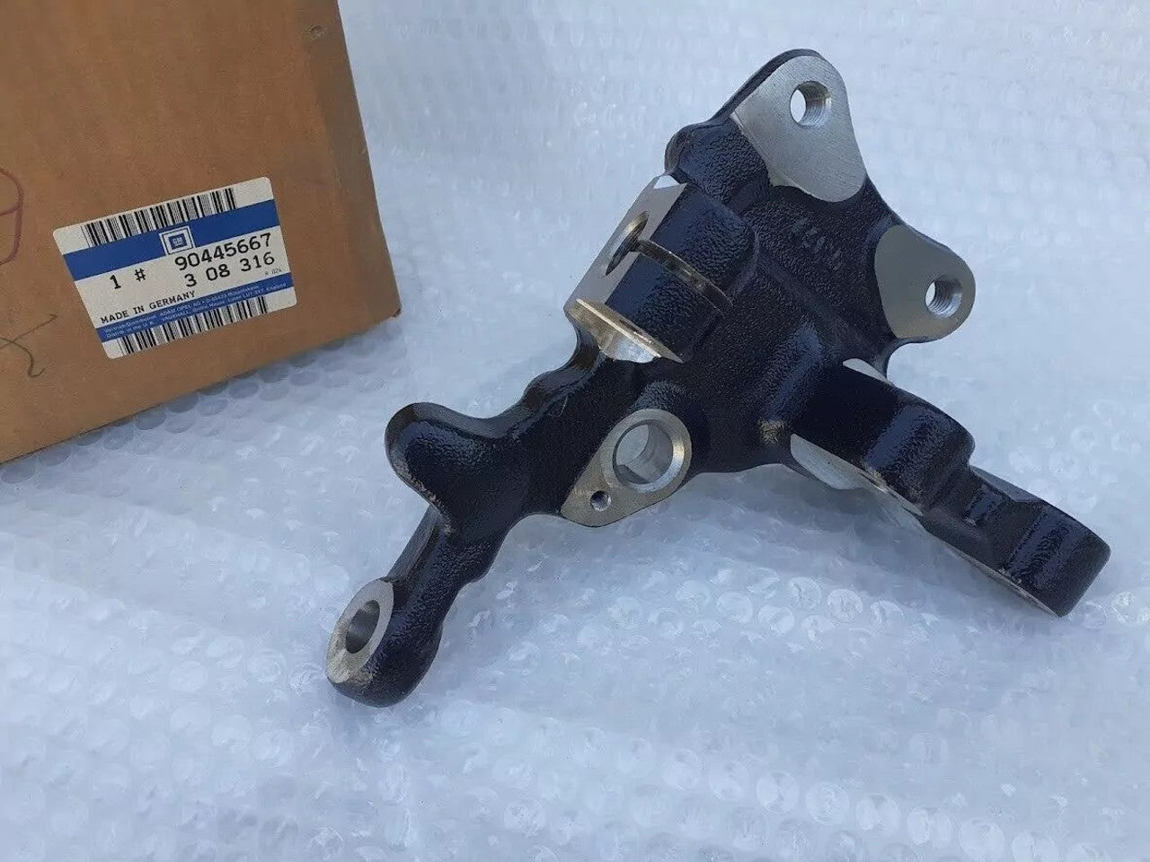 Steering Knuckle Right fits Opel Vauxhall Omega B 90445667 Genuine View Close Up Right